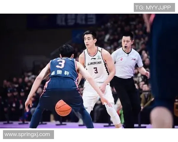 深圳篮球队在邀请赛中以71分强势领跑积分榜，展现出色竞技状态