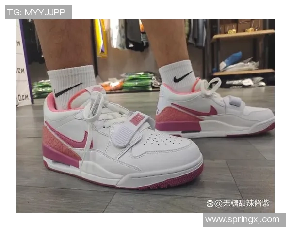 足球明星们的AJ鞋履风采展现与场上表现的完美结合